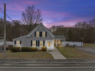 Photo of 583-585 Union St Rockland, MA 02370