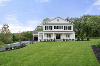 Photo of 131 Nobscot Dr Framingham, MA 01701