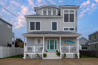 Photo of 13 11th St W Salisbury, MA 01952