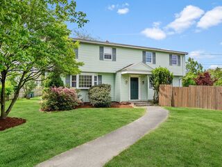 Photo of 4 Surrey Dr North Andover, MA 01845