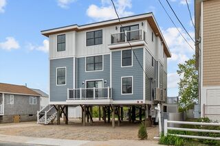 Photo of 30 Cable Ave Salisbury, MA 01952