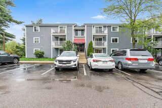 Photo of 2 Post Oak Ln Natick, MA 01760
