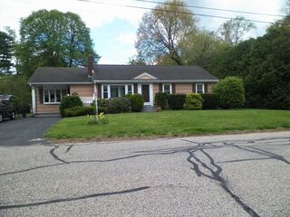 Photo of 7 Maple Ln Millbury, MA 01527