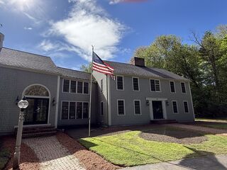 Photo of 14 Alderbrook Dr Topsfield, MA 01983
