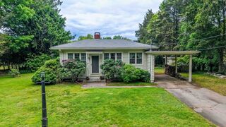 Photo of real estate for sale located at 16 Stoneledge Rd Dartmouth, MA 02748
