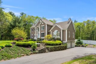 Photo of 6 Bishop Ln Middleton, MA 01949