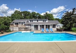 Photo of real estate for sale located at 29 Pine Ridge Ln Duxbury, MA 02332