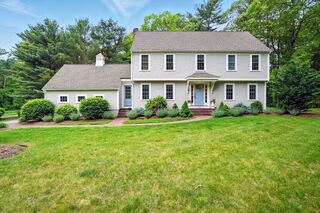 Photo of real estate for sale located at 20 Stoney Brook Cir Duxbury, MA 02332