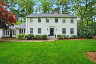 Photo of real estate for sale located at 19 Flint Locke Dr Duxbury, MA 02332