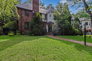 Photo of 186 Nehoiden Rd Waban, MA 02468