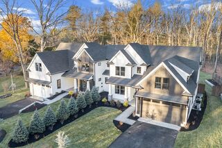 Photo of 14 Robinson Dr Bedford, MA 01730