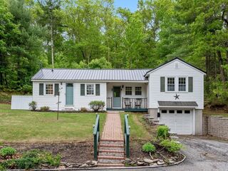Photo of 453 Mendon St Uxbridge, MA 01569