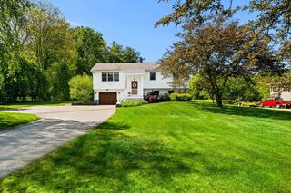 Photo of 202 Center St Groveland, MA 01834