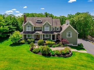 Photo of 108 Oak Trl Bolton, MA 01740