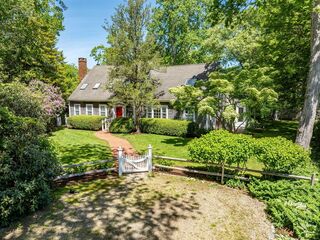 Photo of 21 Woodlawn Ave Tisbury, MA 02568