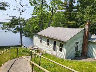 Photo of 8 Plymouth Ave East Wareham, MA 02538