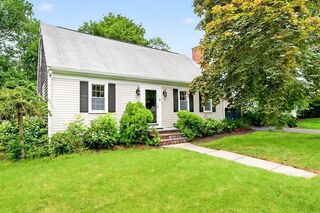 Photo of real estate for sale located at 9 Arrowhead Ln Dartmouth, MA 02748