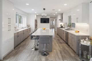 Photo of 581 California St Newtonville, MA 02460