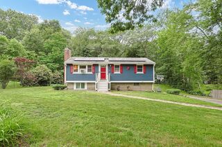 Photo of 29 School St Byfield, MA 01922