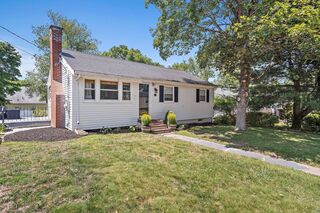Photo of 11 Worcester Pl Holbrook, MA 02343