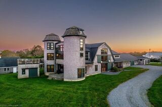 Photo of real estate for sale located at 1 Masthead Ln Dartmouth, MA 02747