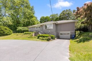Photo of 451 Pleasant St Dracut, MA 01826