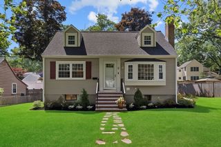 Photo of 28 Sycamore Rd Melrose, MA 02176