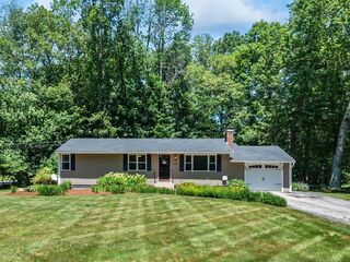 Photo of 896 Salisbury St Holden, MA 01520