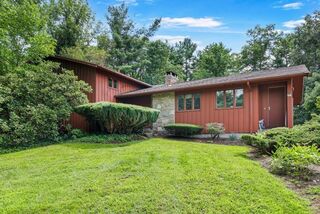 Photo of 17 Crowningshield Dr Paxton, MA 01612