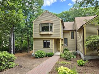 Photo of 44 Bentwood Dr Sturbridge, MA 01566