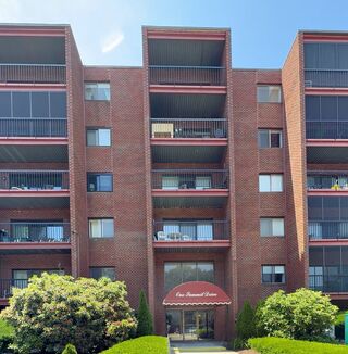Photo of 1 Summit Dr. Reading, MA 01867
