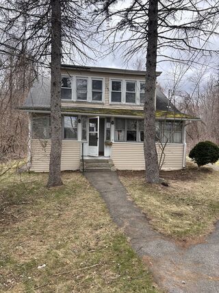 Photo of 10 Conway Dr Leicester, MA 01524