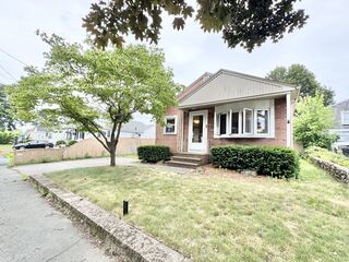 Photo of real estate for sale located at 7 Roland Rd Peabody, MA 01960