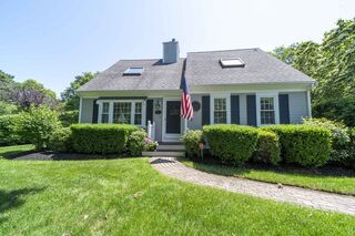 Photo of real estate for sale located at 4 Square Rigger Ln Barnstable, MA 02601