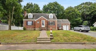 Photo of 114 Parker Rd Wakefield, MA 01880