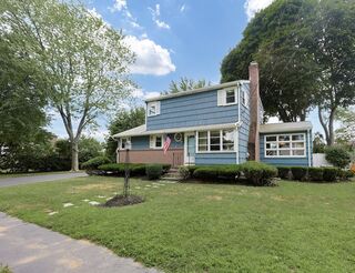 Photo of real estate for sale located at 7 Richard Cir Woburn, MA 01801