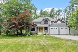 Photo of real estate for sale located at 4 Linwood Lane Dunstable, MA 01827