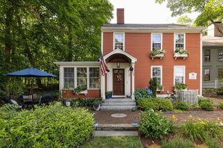 Photo of real estate for sale located at 356 Main St Amesbury, MA 01913