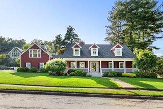 Photo of real estate for sale located at 4 Friars Ln Lynnfield, MA 01940