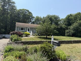 Photo of real estate for sale located at 4 Country Acre Rd Dartmouth, MA 02747