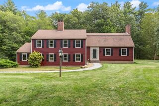 Photo of real estate for sale located at 35 Willowdale Topsfield, MA 01983