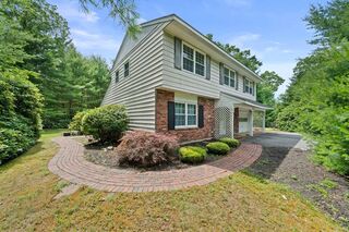 Photo of real estate for sale located at 71 Candlewick Close Duxbury, MA 02332