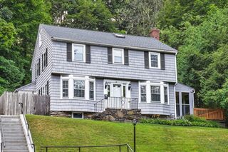Photo of 28 Saint Elmo Rd Worcester, MA 01602