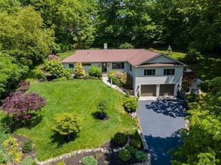 Photo of real estate for sale located at 10 Winch Way Natick, MA 01760