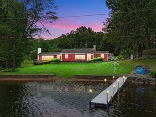 Photo of real estate for sale located at 17 Moorings Way West Brookfield, MA 01585