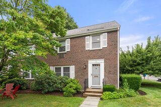 Photo of 2 Town House Dr Newtonville, MA 02460
