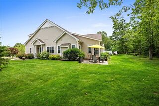 Photo of real estate for sale located at 14 Primmett Ln Worcester, MA 01609