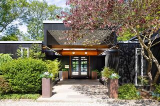 Photo of 50 Crestwood Rd West Newton, MA 02465