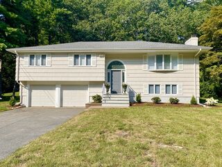 Photo of 12 Rolling Ln Wayland, MA 01778