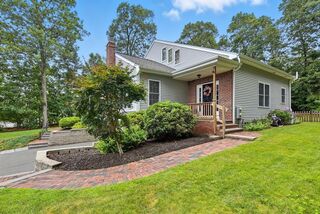 Photo of 131 Pleasant Street Plainville, MA 02762
